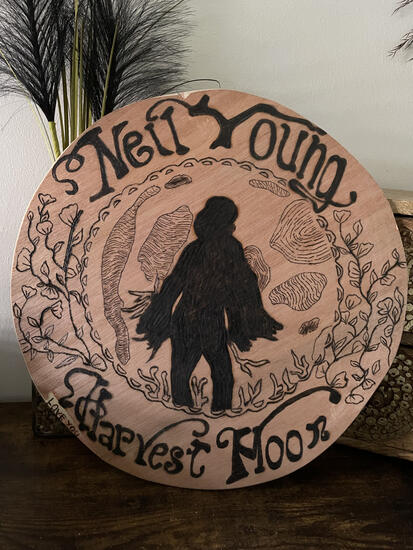 Pyrogravure dans l'esprit de l'album "Harvest Moon" de l'artiste Neil Young.